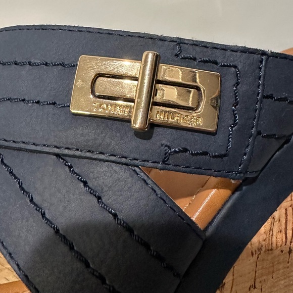 Tommy Hilfiger Navy and Tan Wedge Sandals - Picture 9 of 9